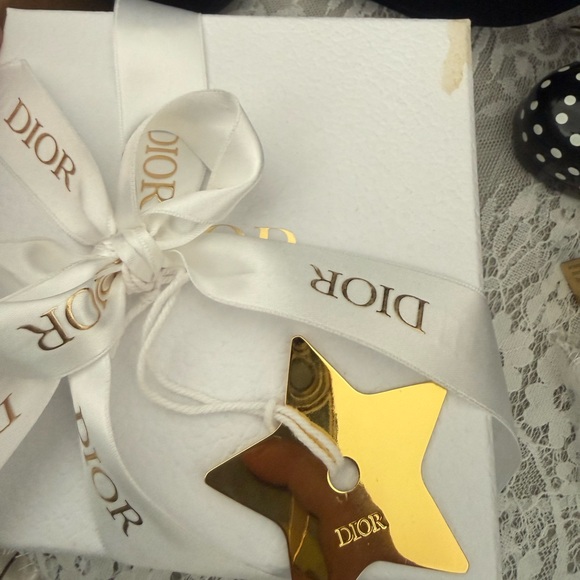 Dior White Box with Dior Gold Star & Ribbon bundle - Picture 3 of 4